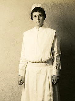 Caroline Benoist, Standing Portrait